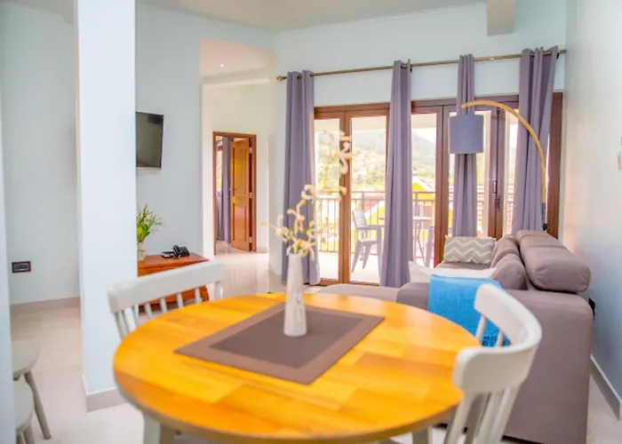 Charming With Mountain View, Au Cap, 70 M² Appartement Anse aux Pins
