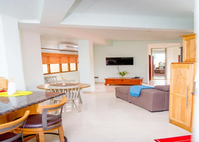 Charming With Mountain View, Au Cap, 70 M² *