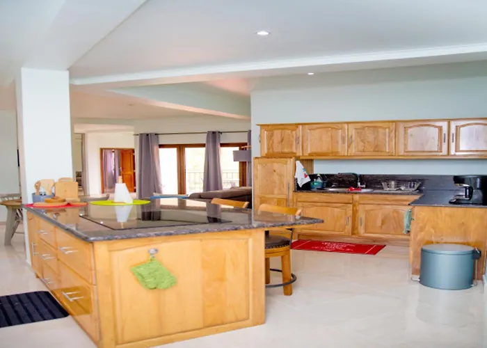 Appartement Charming With Mountain View, Au Cap, 70 M² Anse aux Pins